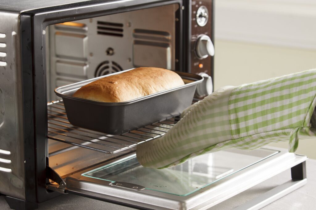 Can You Put an Aluminum Pan in a Toaster Oven
