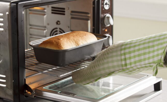 Can You Put an Aluminum Pan in a Toaster Oven?